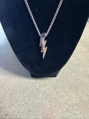 Vintage Avon Silver Tone Lightning Bolt Pendant Necklace